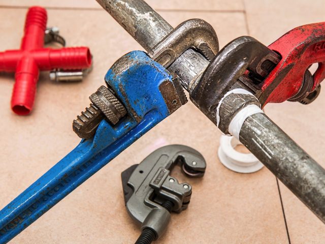 4 Signs you Need Commercial Plumbing Services